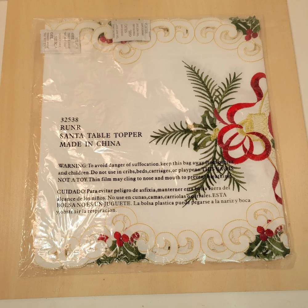 RUNR‎ Santa Table Topper Embroidered Christmas Holly Berries Tablecloth
